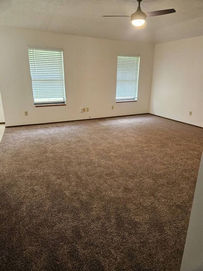 Building Photo - 607/609 W. Edgewood