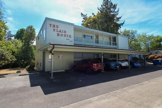 Building Photo - 227 24th St SE