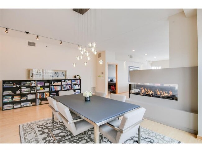 Building Photo - 408 N 1st St