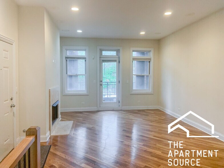 Building Photo - 2334 N Greenview Ave