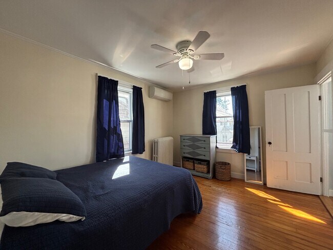 Building Photo - 14 Dixon St