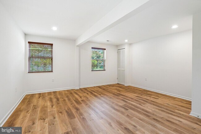 Building Photo - 12027 Devilwood Dr