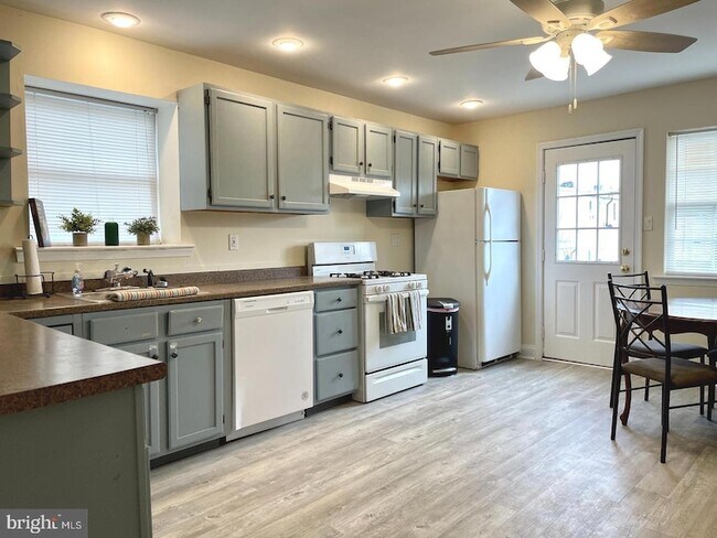 Building Photo - 173 Fountain St