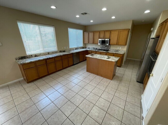 Building Photo - 2722 La Porte Ct