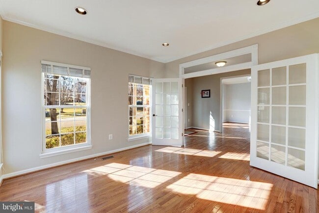 Building Photo - 43258 Meadowood Ct
