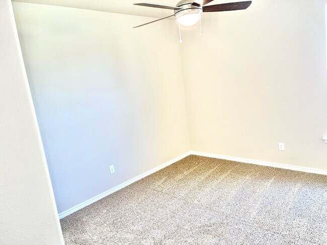 Building Photo - Beautiful 3-Bed Oasis with Granite Touches in Lubbock – 1650 Sq. Ft. of Comfort!