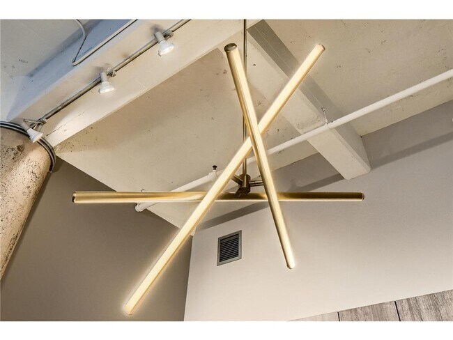 Building Photo - 700 N Washington Ave