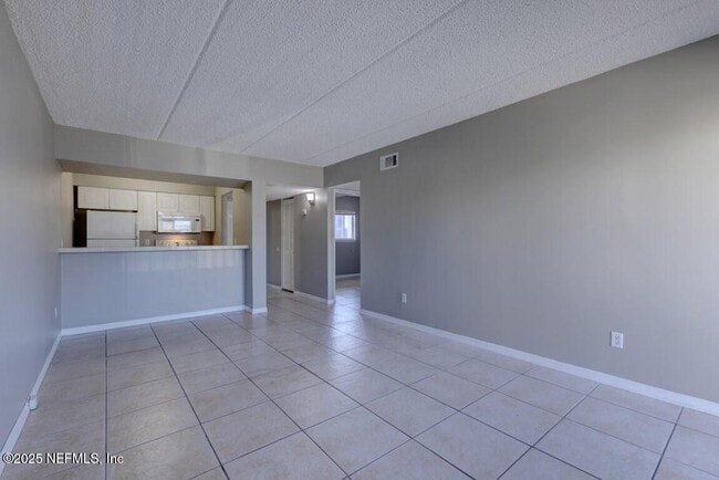 Building Photo - 400 1st St S