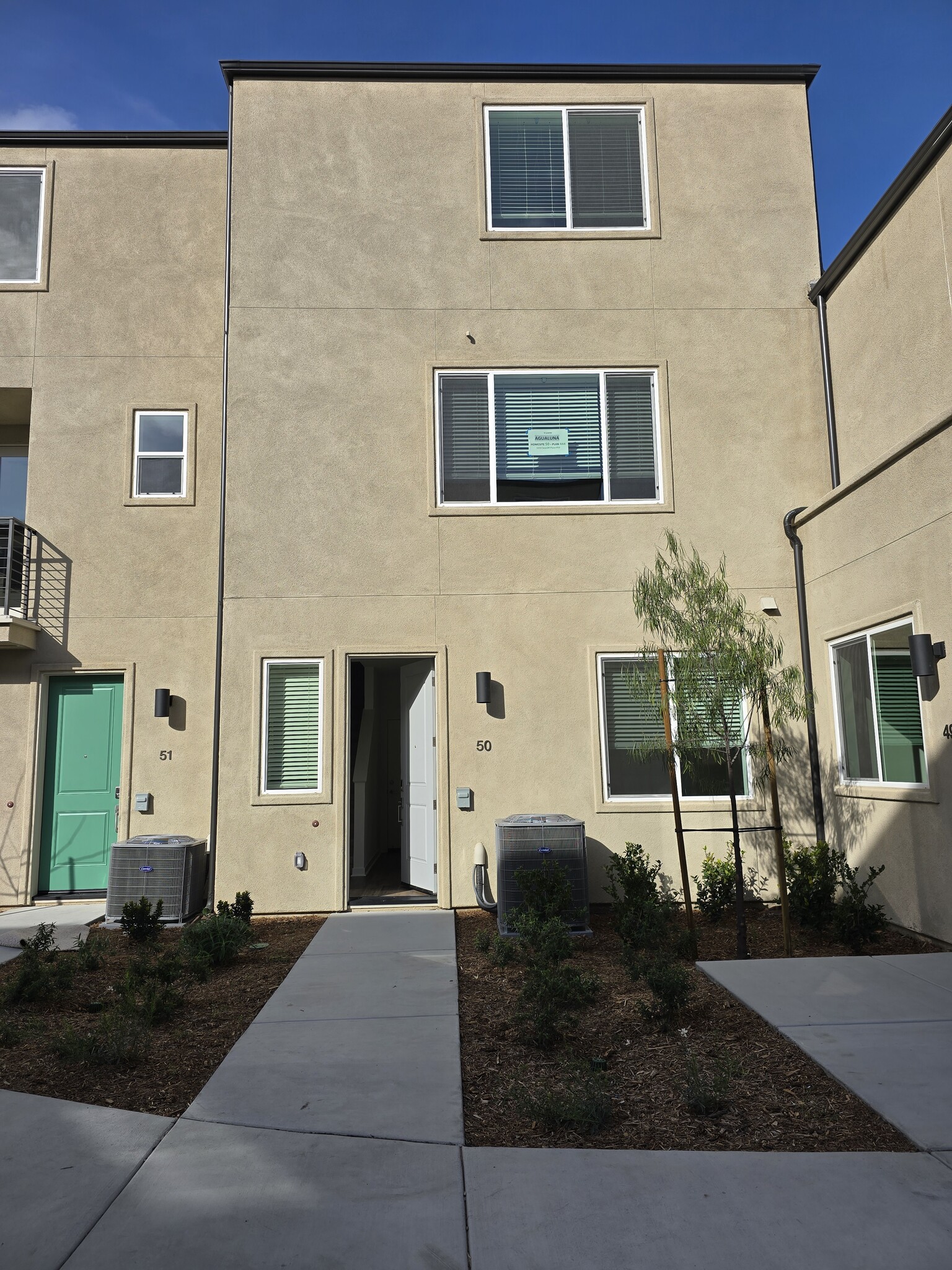 Building Photo - 5350 Seacliff Pl