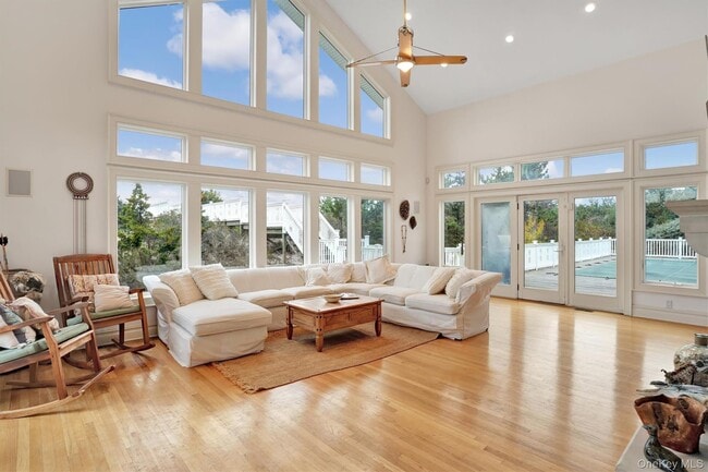 Building Photo - 605 Dune Rd