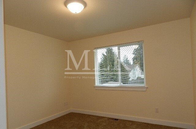Building Photo - Cirque Dr W 8013-