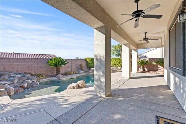 Building Photo - 2685 La Boutique St