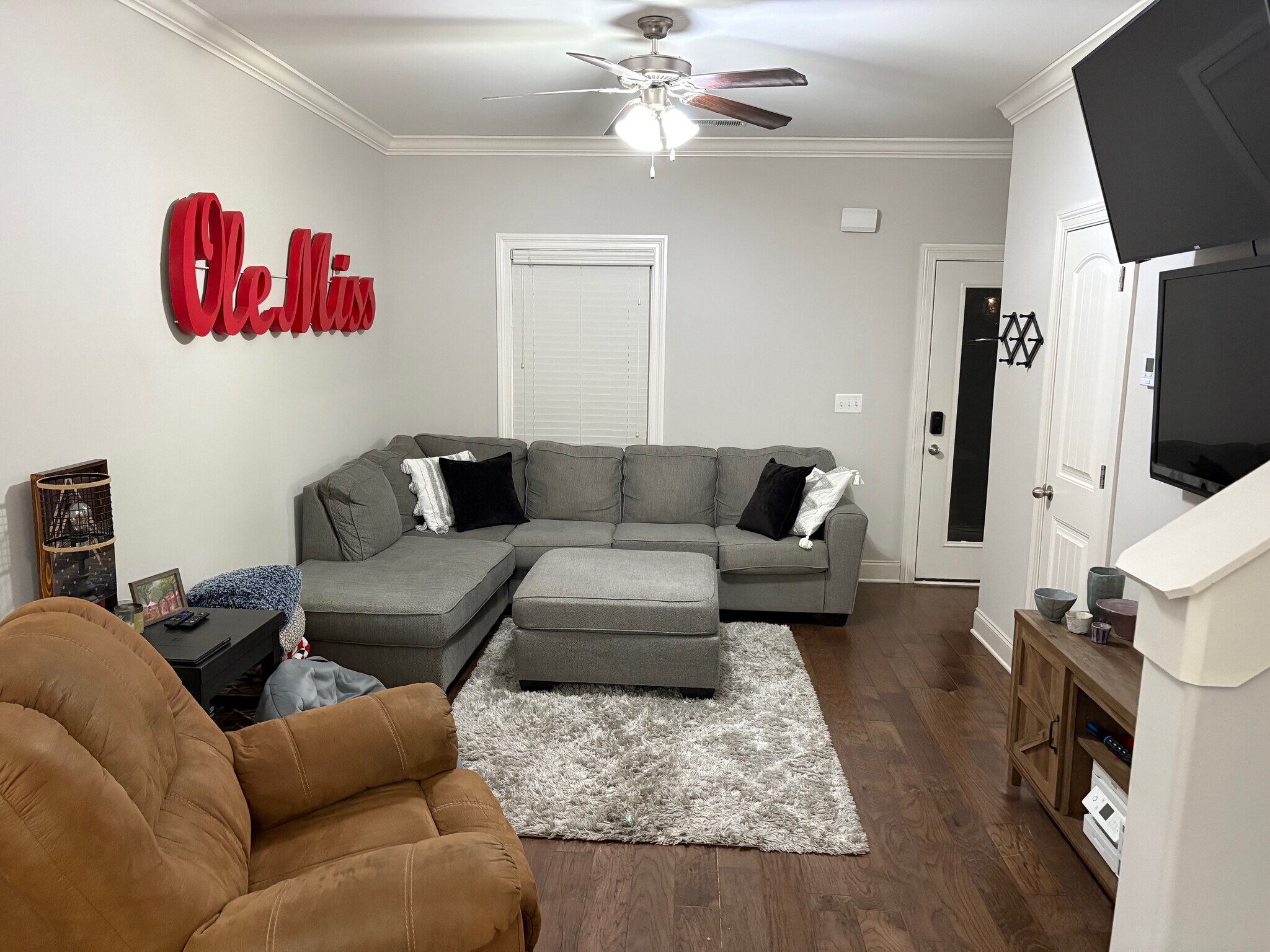 Building Photo - 318 Paul T Cir