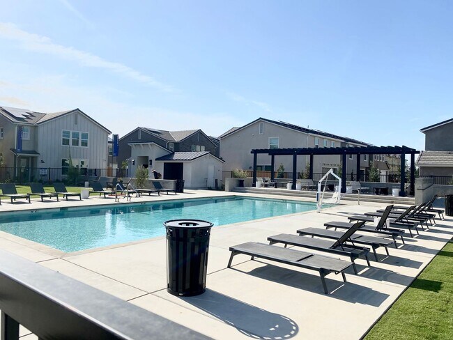Building Photo - 2846 E Tamarind Dr