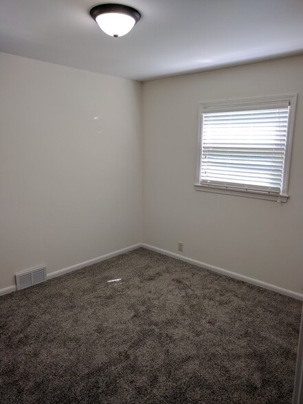 Building Photo - 6423 Powell Pl