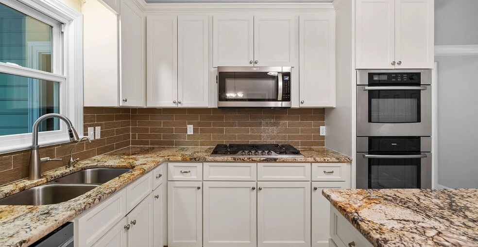 Building Photo - 8918 Landing Dr SW