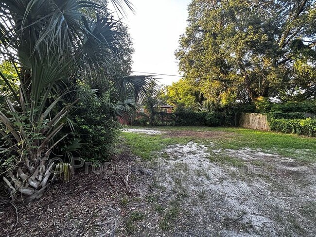 Building Photo - 2561 Rosselle St