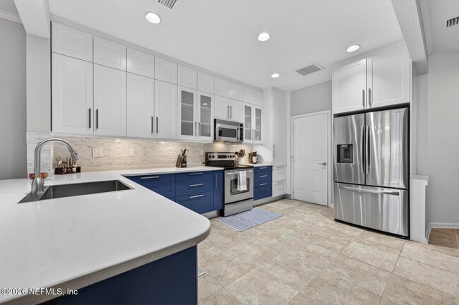 Building Photo - 4166 Highwood Dr
