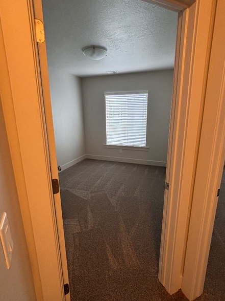 Building Photo - 1055 E 1060 S