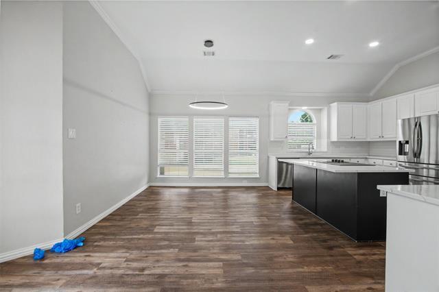Building Photo - 805 Saratoga Dr