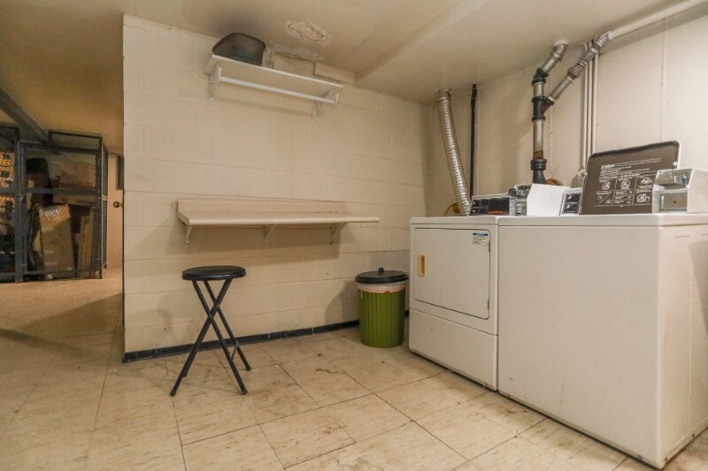 Building Photo - 8614 W Berwyn Ave