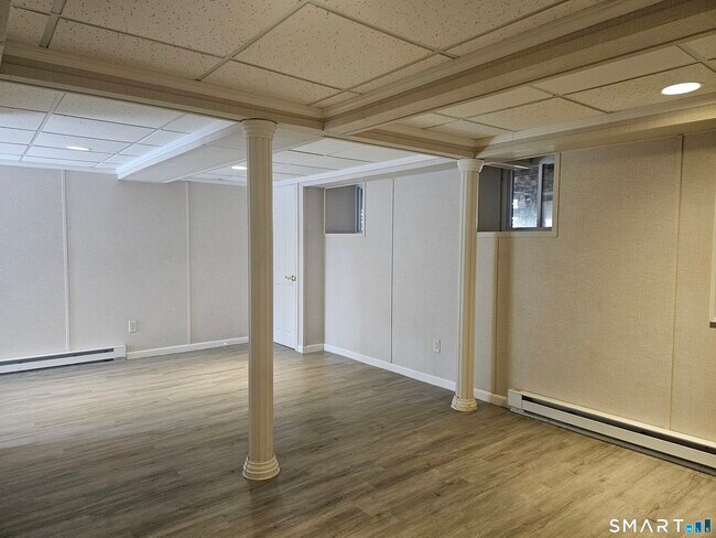 Building Photo - 932 Saybrook Rd