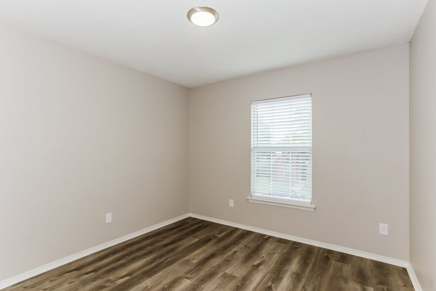 Building Photo - 1631 Chapman St