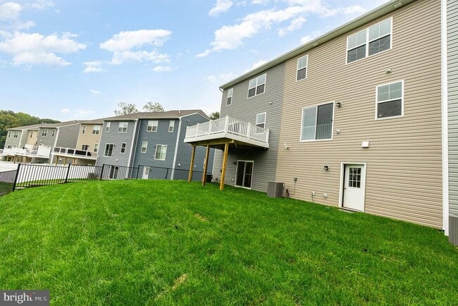 Building Photo - 606 Snapdragon Ct