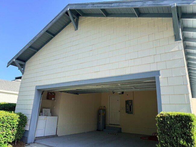 Building Photo - 1110 Oak Pond Dr