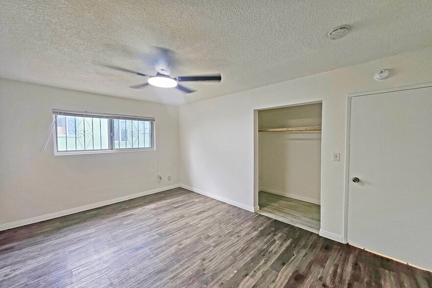 Building Photo - 1214 E 82nd St