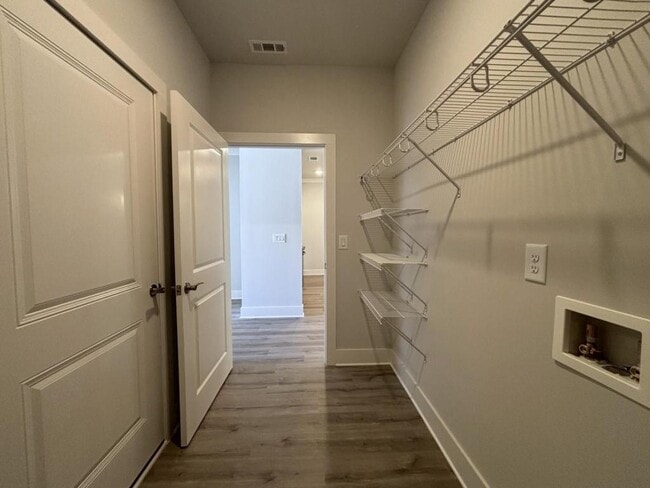 Building Photo - 36 Village Ct