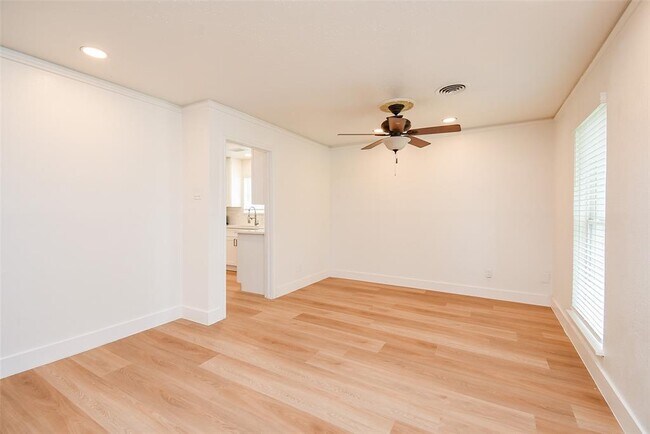 Building Photo - 4947 Cheena Dr