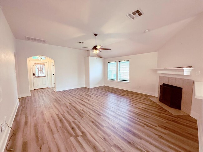 Building Photo - 207 Mollie Dr