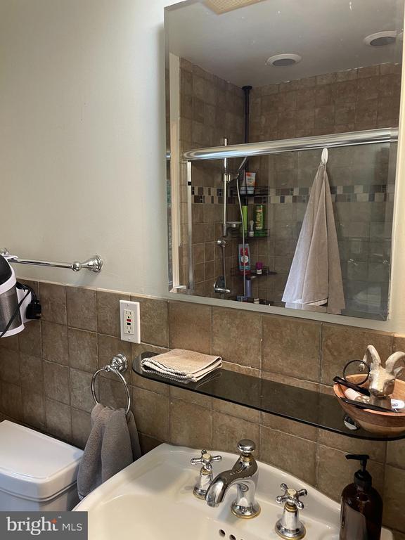 Building Photo - 4411 Edgefield Rd