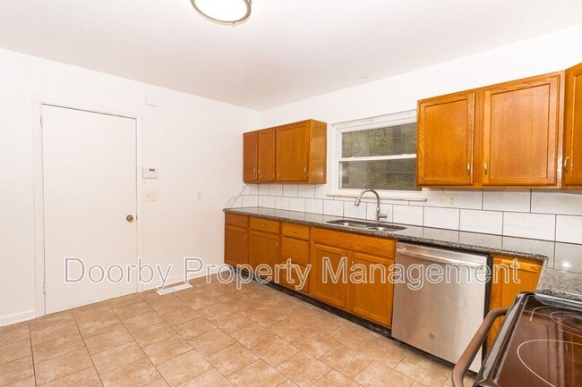 Building Photo - 1828 Dogwood Dr