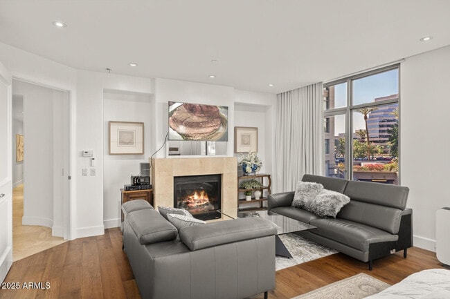 Building Photo - 2402 E Esplanade Ln