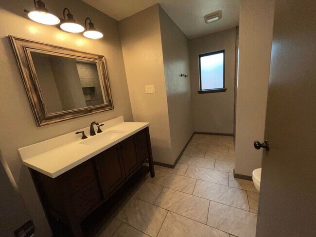 Building Photo - 3829 NW Ferris- AVAILABLE NOW!