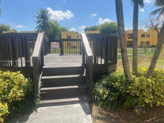 Building Photo - 526 NW 114th Ave