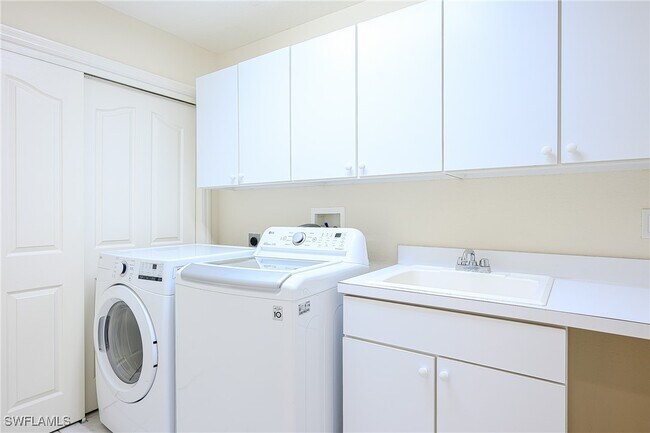 Building Photo - 5805 Grande Reserve Way