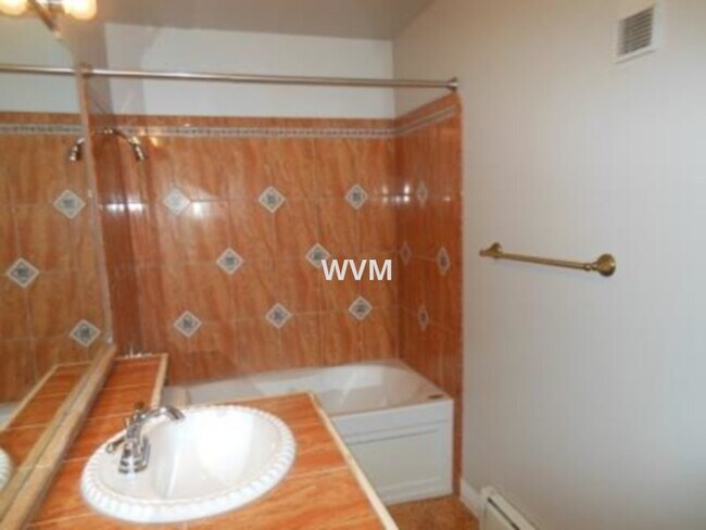 Building Photo - Oak Park Condos Havana and Alameda