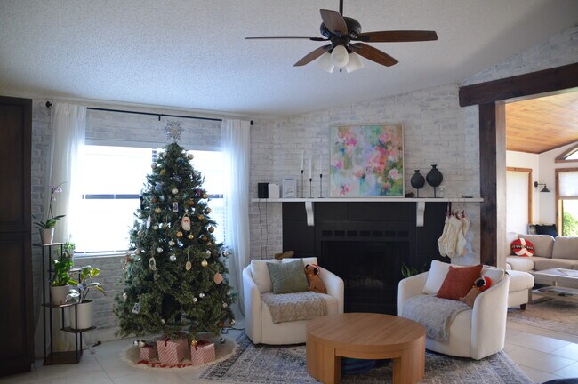 Building Photo - 615 Anhinga Rd