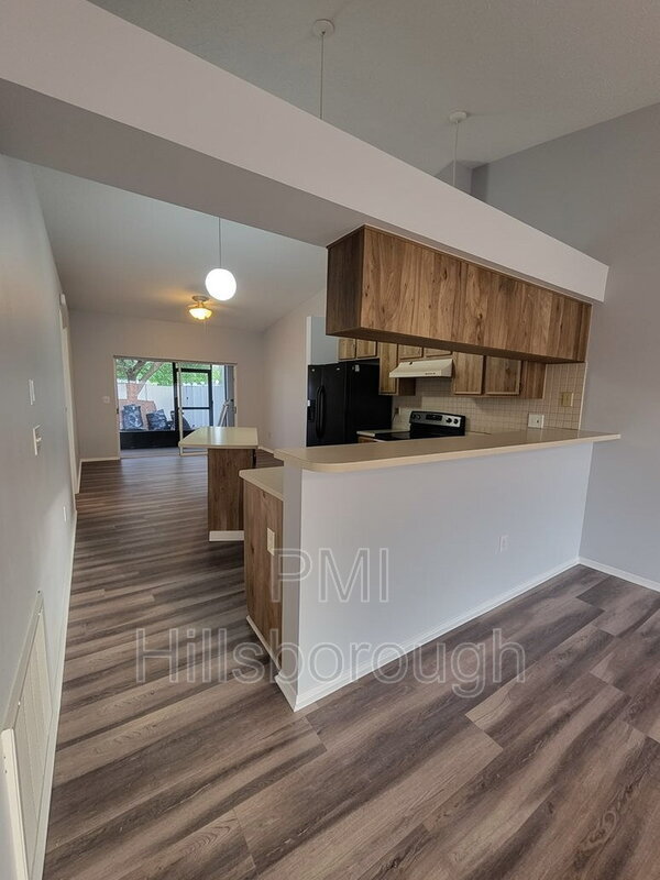 Building Photo - 914 Burlwood St