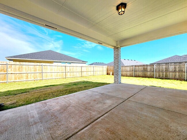 Building Photo - 18600 Luna Dr