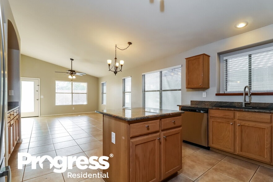 Building Photo - 15415 W Lea Ln