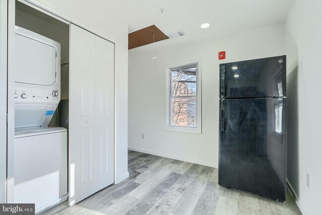 Building Photo - 7 S Carrollton Ave