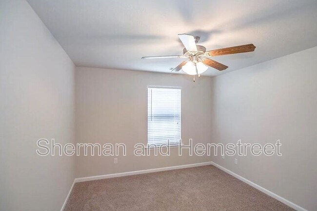 Building Photo - 752 Tarvin Cir