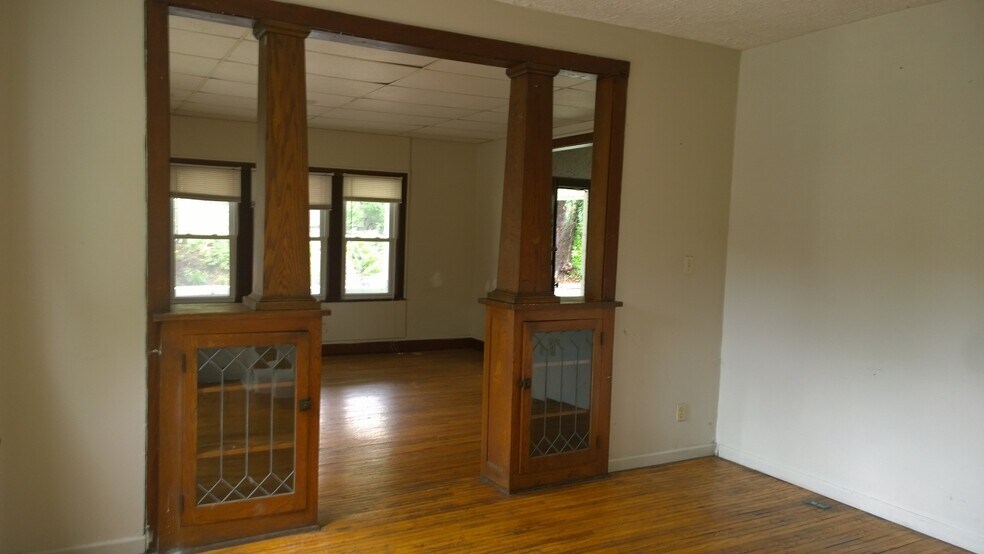 Building Photo - 612 N Washington St
