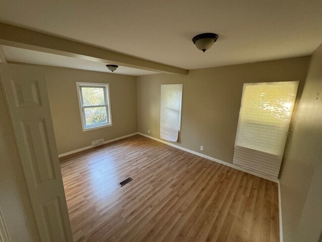 Building Photo - Perfect ranch in great Farmington hills ne...