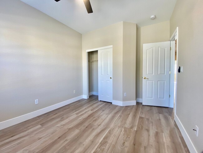 Building Photo - NEWLY RENOVATED, VERY CLEAN 5 BED, 3 BATH,...