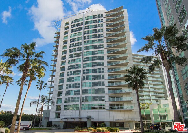 Building Photo - 13600 Marina Pointe Dr